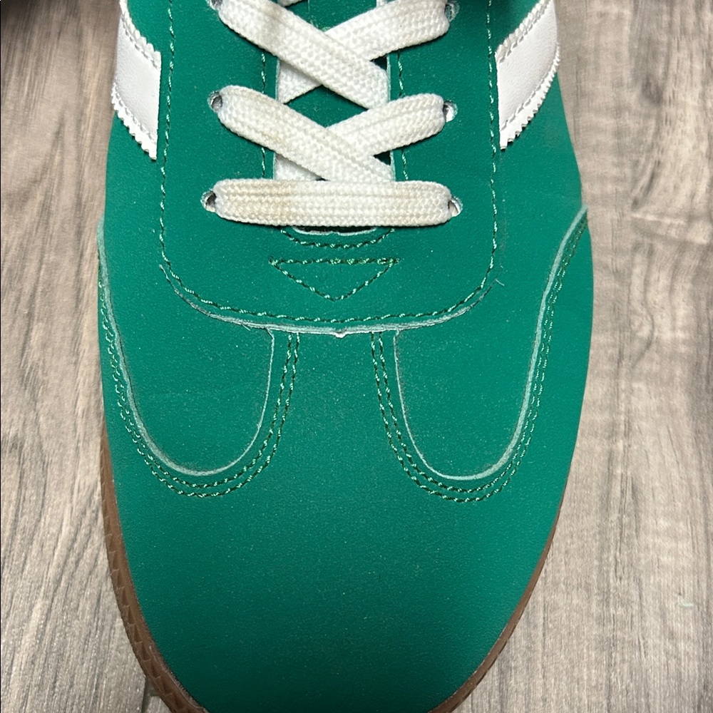Green and White Sneakers - Picture 4 of 6